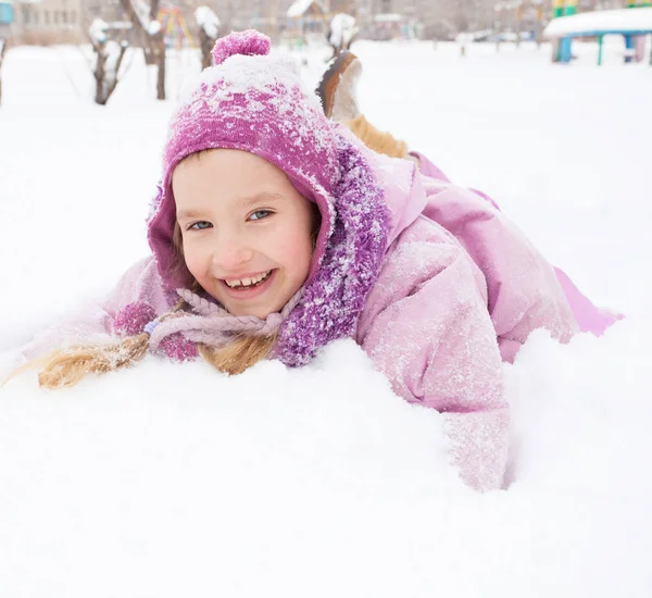 Niño en invierno — Foto de Stock