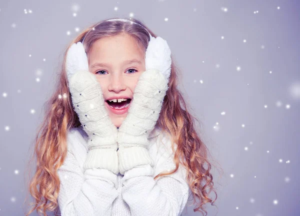 Chica sorprendida en ropa de invierno — Foto de Stock