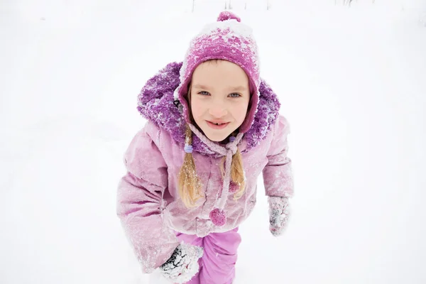 Kind in de winter — Stockfoto