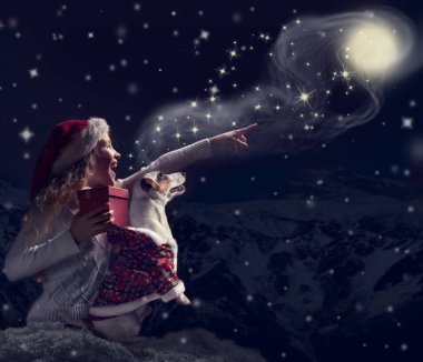 Köpek ile mutlu çocuk gökyüzüne görünüyor