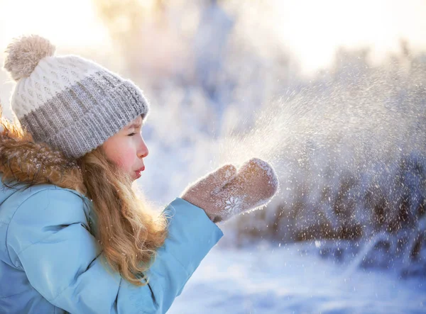 Enfant en hiver — Photo