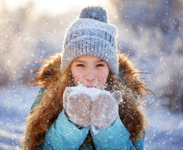Kind op de winter — Stockfoto