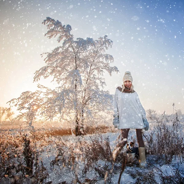 Happy Woman Winter Fashion — Stock Photo, Image
