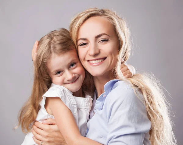 Moeder met kleine meisje — Stockfoto