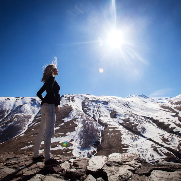 Turista in montagna — Foto Stock