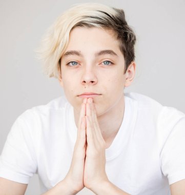 Stüdyoda mutlu gençler