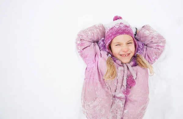 Criança no inverno — Fotografia de Stock