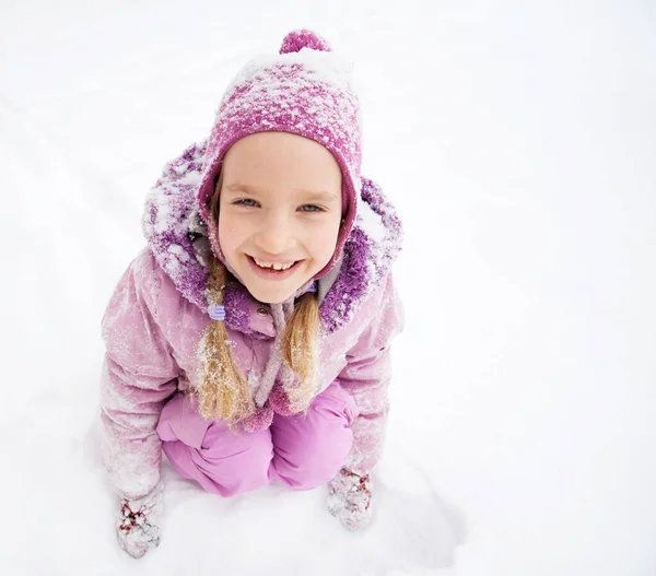 Kind im Winter — Stockfoto