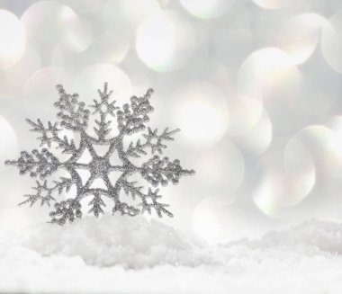 Karda noel süslemesi