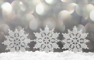 Karda noel süslemesi