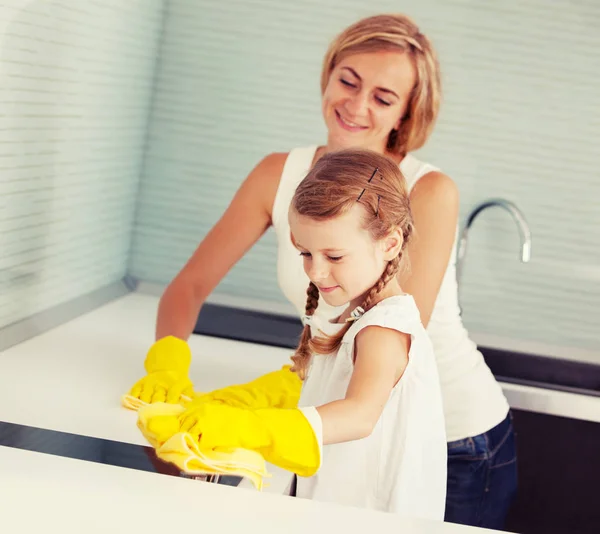 Mother with child washing kitchen — Stock Photo, Image