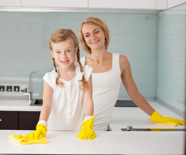 Mother with child washing kitchen — Stock Photo, Image