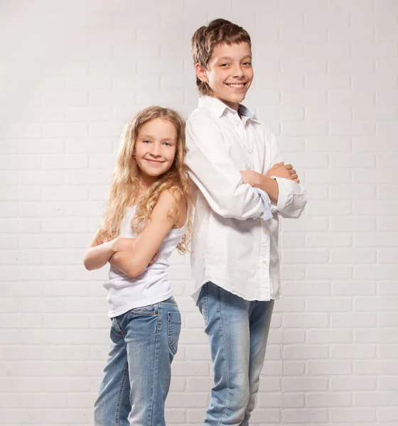 Kinder in Jeans — Stockfoto