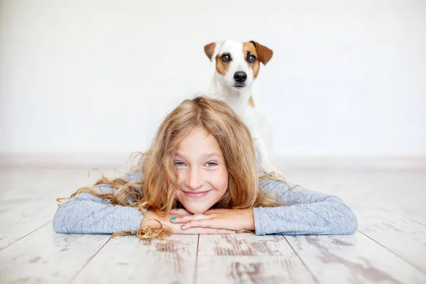 Happy child with dog — Stock Photo, Image