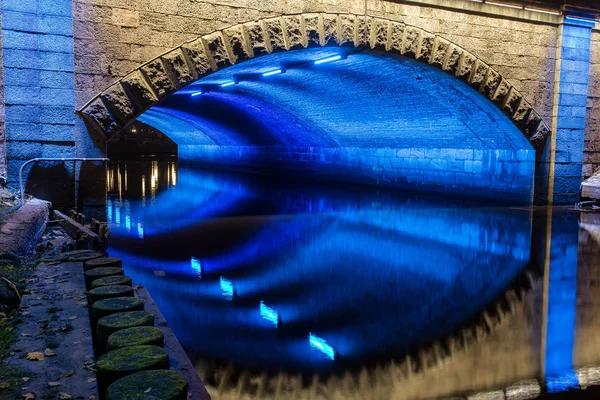 Oświetlony most w Rydze — Zdjęcie stockowe