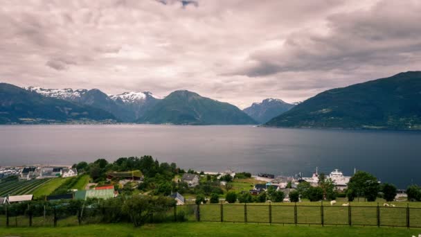 Time-lapse uitzicht over Vangsnes in Noorwegen — Stockvideo