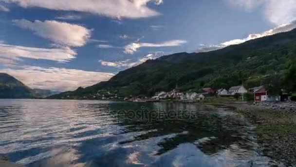 Time-lapse pan van zonsondergang in Mindresunde Camping Noorwegen — Stockvideo