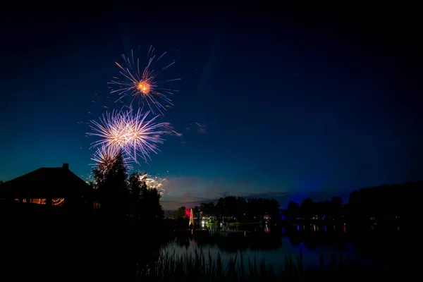 Feuerwerk in Adazi über dem Fluss — Stockfoto