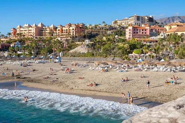 Del Duque pláži v Costa Adeje. Tenerife, Kanárské ostrovy, Španělsko — Stock fotografie