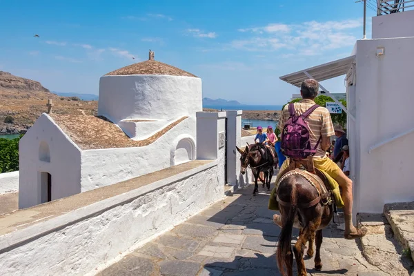 Straatbeeld in Lindos. Rhodes, Griekenland — Stockfoto