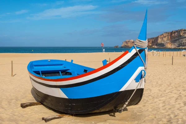 Balıkçı teknesi. Nazare, Portekiz — Stok fotoğraf