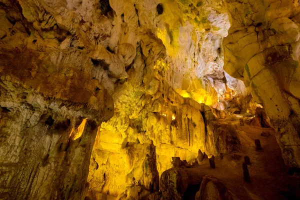 Grutas da Moeda Mağarası. Fatima, Portekiz
