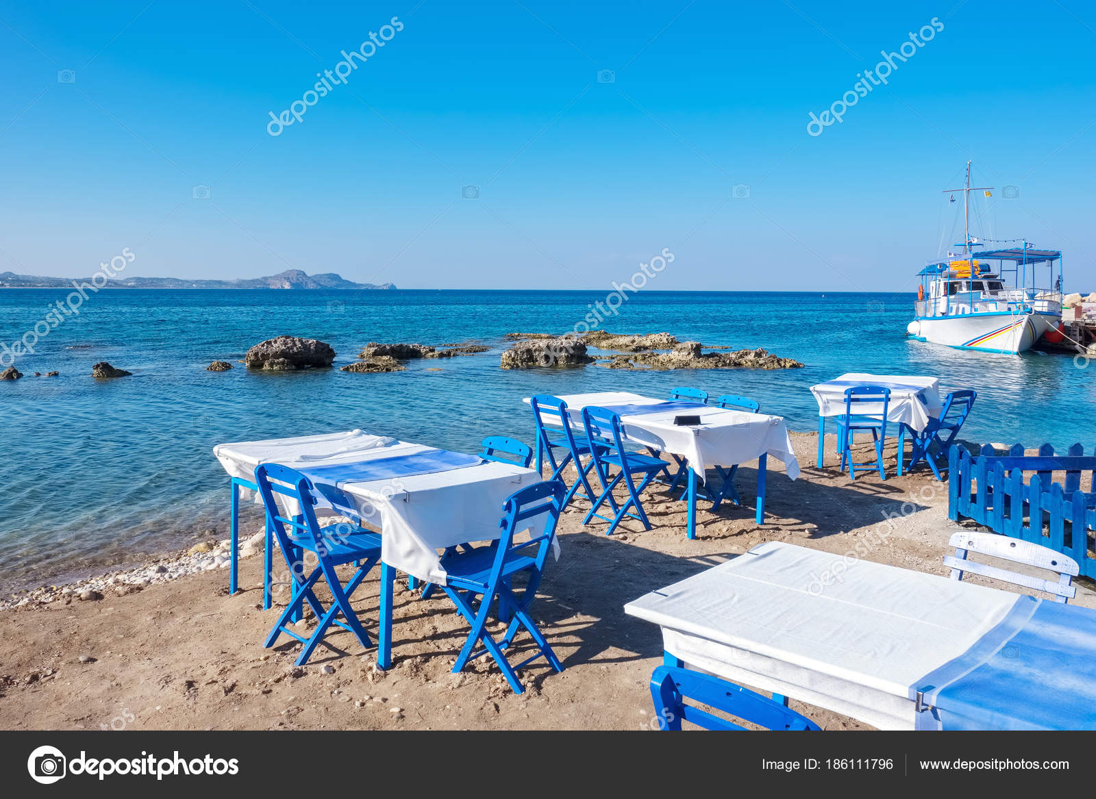 Cafe Su Una Spiaggia Di Kolymbia Rodi Grecia Foto Stock