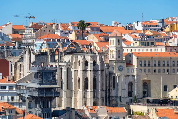 Výtah Santa Justa a klášter zřícenina. Lisabon, Portugalsko — Stock fotografie