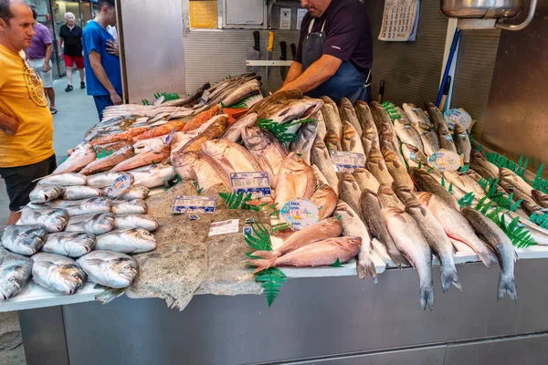 Φρέσκα ψάρια στην αγορά Atarazanas. Μάλαγα. Ισπανία — Φωτογραφία Αρχείου