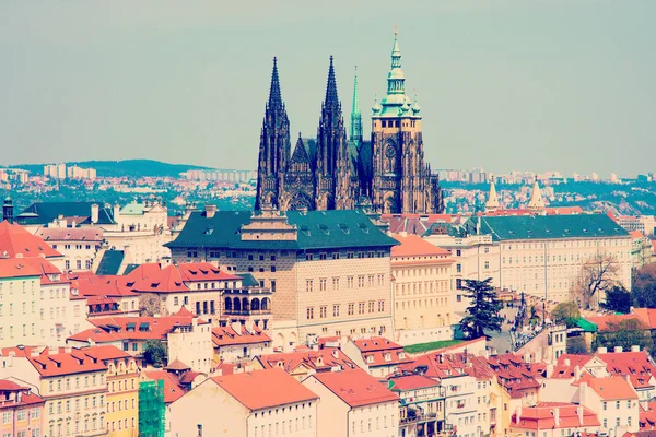 Panorama Pragi z st. vitus cathedral — Zdjęcie stockowe