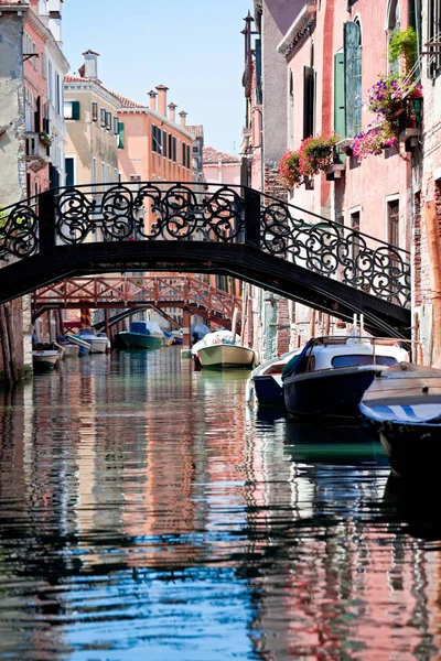 सुंदर रंगीत वेनिस चॅनेल दृश्य — स्टॉक फोटो, इमेज
