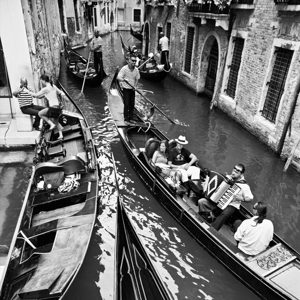 Benátky, Itálie – 30. června 2009: Život v Benátkách, cestování gon Royalty Free Stock Obrázky