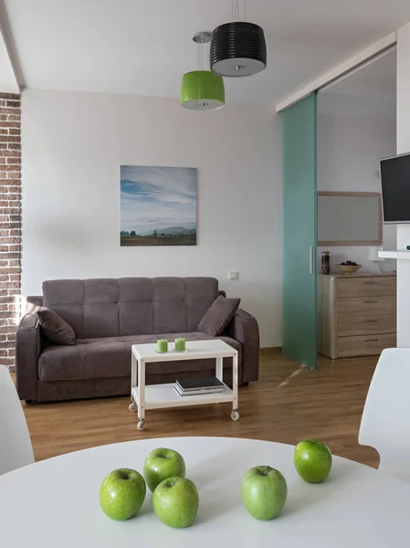 Belső tér modern, skandináv stílusú apartman — Stock Fotó