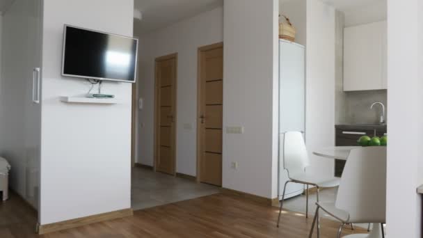 4 k. interiér moderní byt ve skandinávském stylu s kuchyní a pracovišti. Pohybu panoramatický pohled.