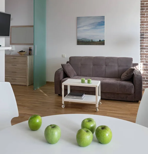 Belső tér modern, skandináv stílusú apartman — Stock Fotó