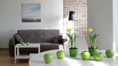 İskandinav tarzı yeni bir modern daire iç. Hareket panoramik görünümü. Not: Fotoğraf duvardaki yaptı ve bana tarafından basılmış!!!