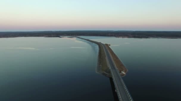 Derleme Video Donmuş Göl Günbatımı Havadan Görünümü Üzerinde Erken Baharda — Stok video