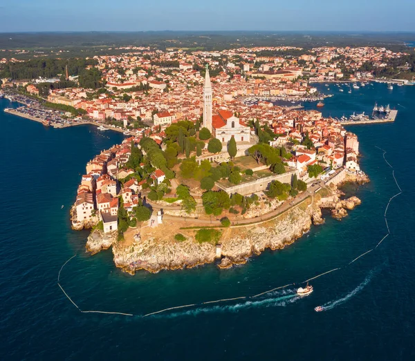 Hermoso Rovinj. Foto aérea. El casco antiguo de Rovinj, Istria . —  Fotos de Stock