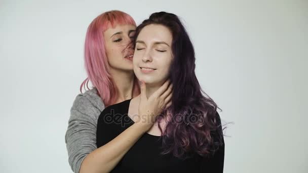 Pareja lesbianas mujeres flirtear — Vídeo de stock