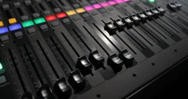 Ekran ile karıştırma konsolu