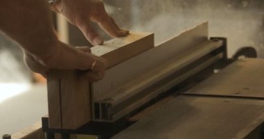 Kesme tahtaları elektrik ile gördüm, bir doğrama Atölyesi