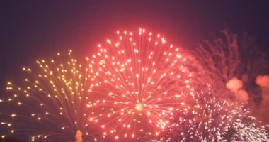 Tatil Gecesi 4k 'de Renkli Havai fişekler