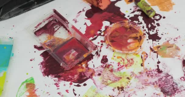 Cute child playing with paints making quite a mess — Stock Video