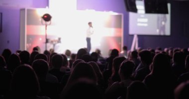 Genel izleyici sunu dinleme. İş kavramı traning. İş insanlar seminer konferans toplantı Office eğitim kavramı