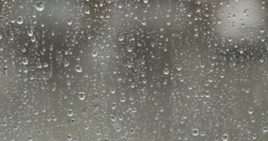 Yakın çekim cam üzerinde Su damlacıkları