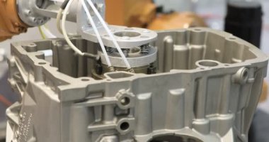 Endüstriyel Robot kol etkin fabrika. Mekanik yordam kaynak otomasyon