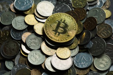 Bitcoin cryptocurrency. Sanal cryptocurrency kavramı. Fotoğraf altın Bitcoins yeni sanal para