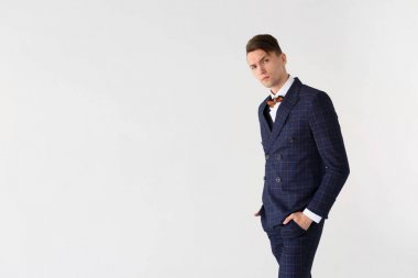 gülümseyen genç işadamı portres