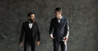 iş tartışma konuşuyor. iş geçmişi. şirket kariyer kurumsal. işbirliği. profesyoneller. lüks iç. iş görüşmesi. 2 işadamı sohbet