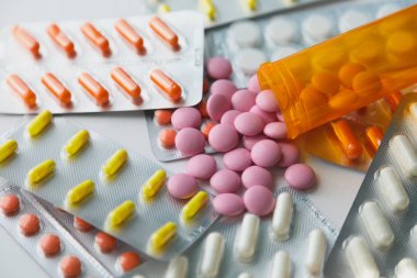 Tıp hapları paketlerine. İçinde kabarcıklar Vakumlu Ambalaj, kapsül ve pill hapları Paketli